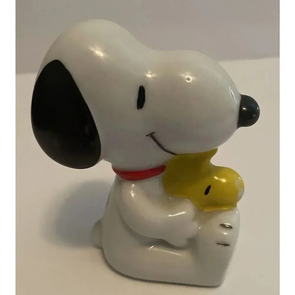 Vintage 1958-65-66-72 Peanuts Snoopy Holding Woodstock Ceramic Figurine 3.25 In - Picture 4 of 10